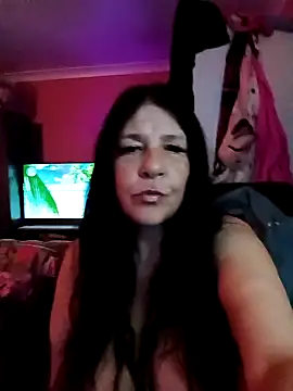 Snapshot of Leanne43 chatting on April 22, 2026, 9:21 pm Leanne43 online show from April 22, 2026, 9:21 pm