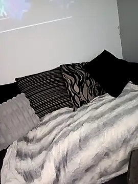 Leanne43 online show from February 25, 2026, 8:08 pm