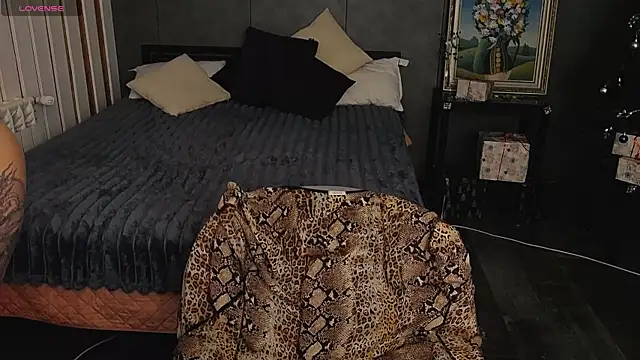 Ashley Ross  online show from December 19, 2025, 7:11 am