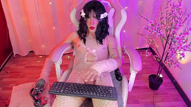 Snapshot of rosseblondee chatting on July 5, 2026, 8:26 pm rosseblondee online show from July 5, 2026, 8:26 pm