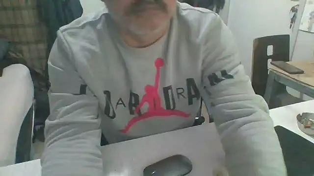 Snapshot of LiONTURK chatting on February 19, 2026, 5:43 pm LiONTURK online show from February 19, 2026, 5:43 pm