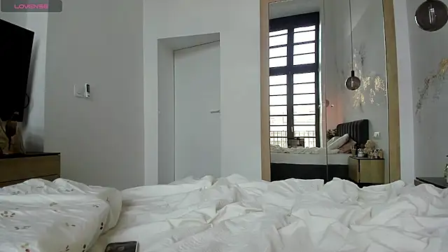 Snapshot of ibiddi chatting on December 3, 2025, 12:15 pm ibiddi online show from December 3, 2025, 12:15 pm