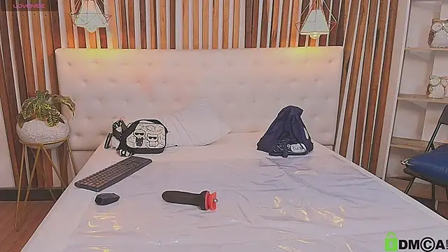 valerie lya online show from April 4, 2026, 12:01 pm