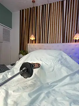 valerie lya online show from February 25, 2026, 1:00 pm