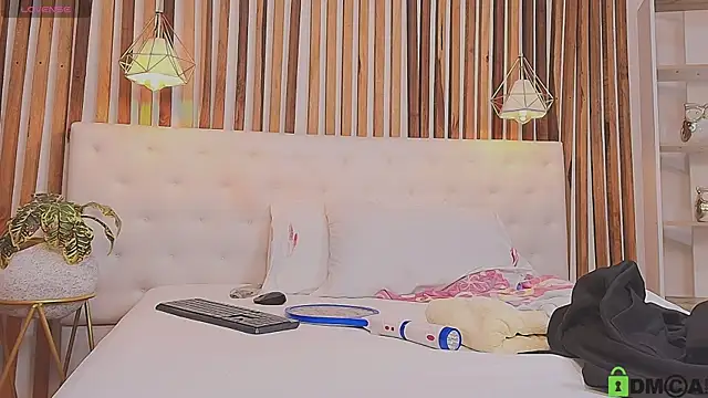 valerie lya online show from April 8, 2026, 1:34 pm