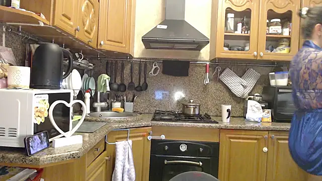 Snapshot of LizaCakes chatting on September 24, 2025, 2:23 pm LizaCakes online show from September 24, 2025, 2:23 pm