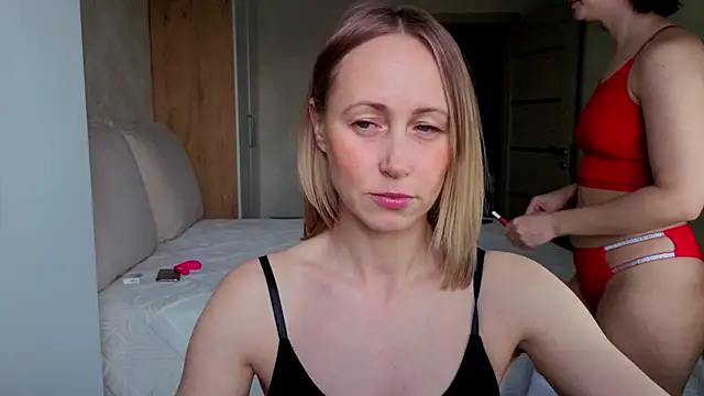 sweeetgirls2021 online show from March 20, 2026, 2:56 am