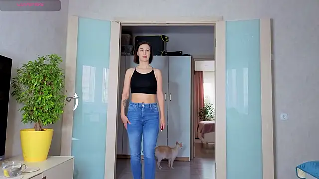 Snapshot of sweeetgirls2021 chatting on February 18, 2026, 3:04 am sweeetgirls2021 online show from February 18, 2026, 3:04 am