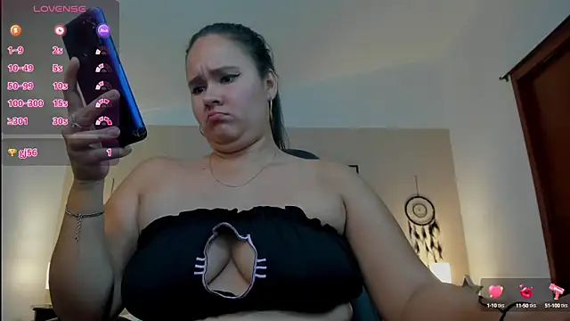 Snapshot of emily_lovexx chatting on October 8, 2025, 9:26 pm emily lovexx online show from October 8, 2025, 9:26 pm