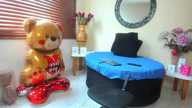 NicoleSantana online show from April 2, 2026, 8:15 pm