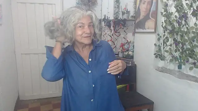 Snapshot of FunnyGrandma chatting on October 24, 2025, 12:20 am FunnyGrandma online show from October 24, 2025, 12:20 am