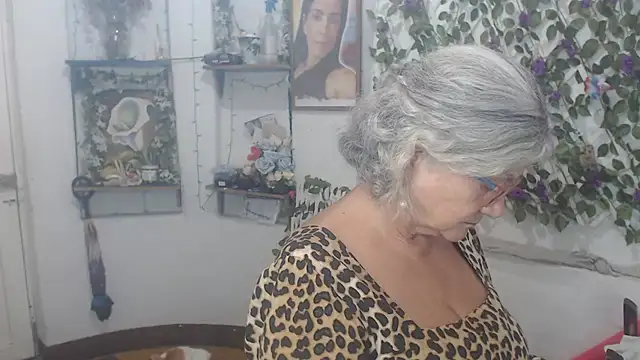 Snapshot of FunnyGrandma chatting on November 30, 2025, 12:55 am FunnyGrandma online show from November 30, 2025, 12:55 am