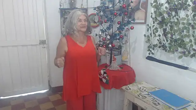Snapshot of FunnyGrandma chatting on December 15, 2025, 9:20 pm FunnyGrandma online show from December 15, 2025, 9:20 pm