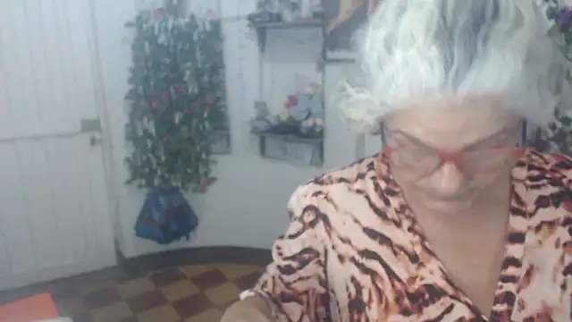 Snapshot of FunnyGrandma chatting on November 21, 2025, 1:15 am FunnyGrandma online show from November 21, 2025, 1:15 am