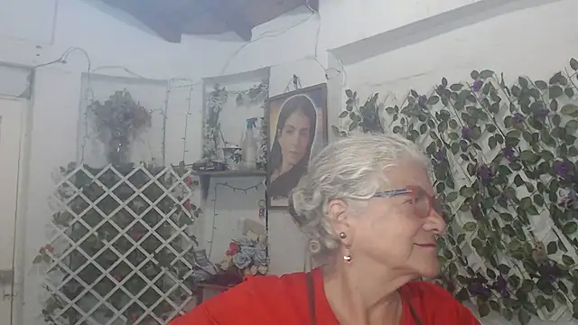 Snapshot of FunnyGrandma chatting on November 23, 2025, 3:38 am FunnyGrandma online show from November 23, 2025, 3:38 am
