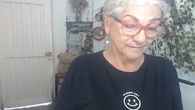 Snapshot of FunnyGrandma chatting on December 14, 2025, 9:42 pm FunnyGrandma online show from December 14, 2025, 9:42 pm