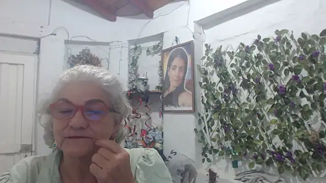 Snapshot of FunnyGrandma chatting on October 31, 2025, 3:03 am FunnyGrandma online show from October 31, 2025, 3:03 am