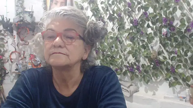 Snapshot of FunnyGrandma chatting on November 1, 2025, 9:52 pm FunnyGrandma online show from November 1, 2025, 9:52 pm