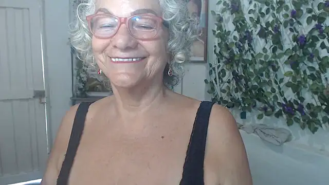 Snapshot of FunnyGrandma chatting on November 8, 2025, 7:50 pm FunnyGrandma online show from November 8, 2025, 7:50 pm