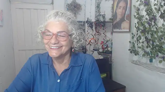 Snapshot of FunnyGrandma chatting on October 26, 2025, 11:38 pm FunnyGrandma online show from October 26, 2025, 11:38 pm