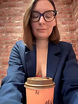 Snapshot of The_Snowwhitee chatting on October 24, 2025, 9:08 am The Snowwhitee online show from October 24, 2025, 9:08 am