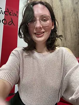 Snapshot of The_Snowwhitee chatting on March 3, 2026, 6:37 pm The Snowwhitee online show from March 3, 2026, 6:37 pm