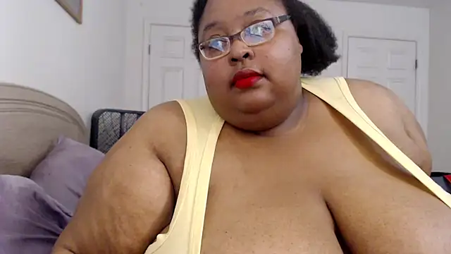 Loves Aura online show from May 18, 2026, 1:06 am