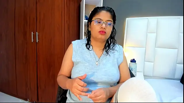 yeral2017 online show from April 15, 2026, 7:58 pm