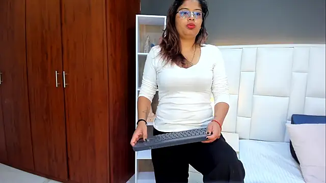 Snapshot of yeral2017 chatting on November 19, 2025, 1:55 pm yeral2017 online show from November 19, 2025, 1:55 pm