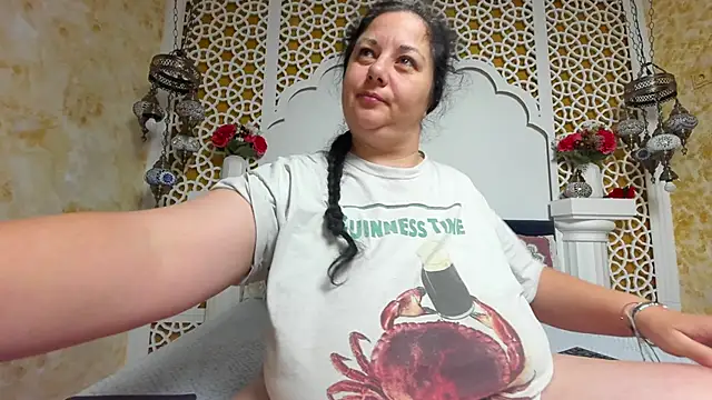 AleshaArabian online show from December 2, 2025, 5:09 am