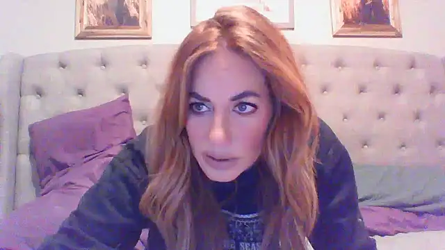 Snapshot of Rhodesxox chatting on January 8, 2025, 10:48 pm Rhodesxox online show from January 8, 2025, 10:48 pm