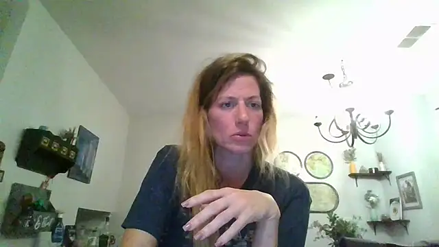 Snapshot of Rhodesxox chatting on October 19, 2025, 2:14 am Rhodesxox online show from October 19, 2025, 2:14 am