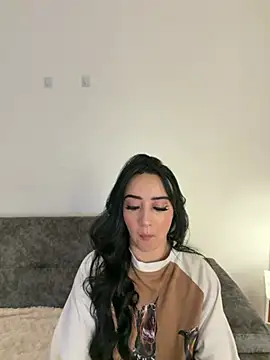 EmmyEvans1 online show from April 5, 2026, 7:42 pm