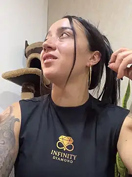 EmmyEvans1 online show from December 16, 2025, 5:39 pm