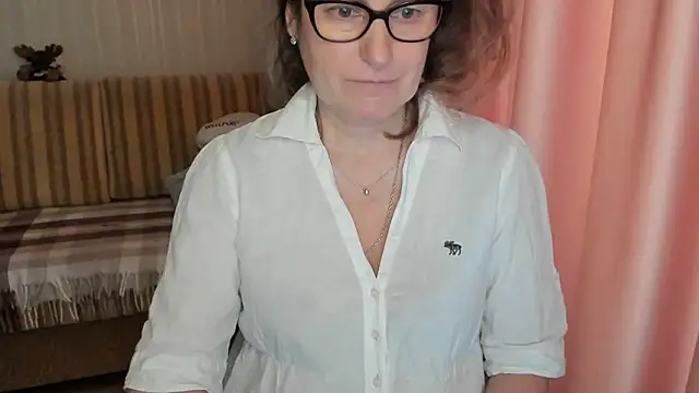 lauraoven online show from March 7, 2025, 12:23 pm