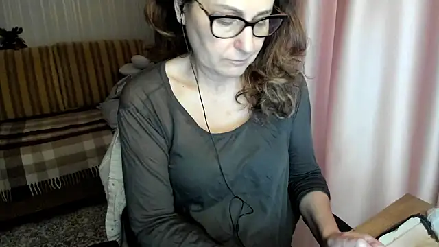 lauraoven online show from February 3, 2026, 12:21 pm