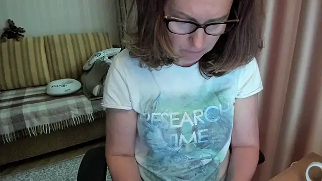Snapshot of lauraoven chatting on May 26, 2026, 2:48 pm lauraoven online show from May 26, 2026, 2:48 pm