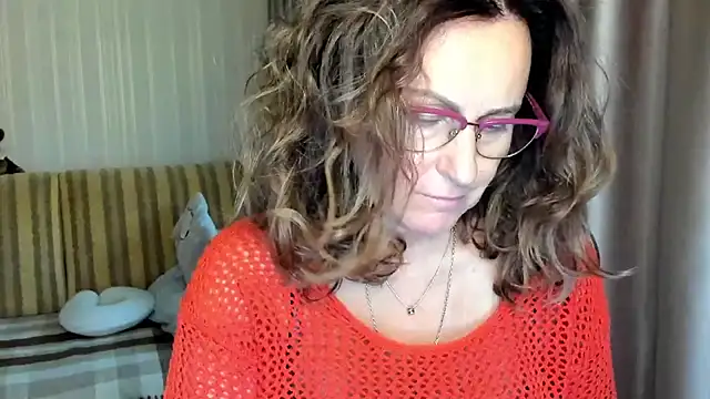 lauraoven online show from October 6, 2025, 1:34 pm