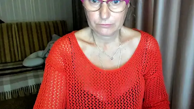 lauraoven online show from October 4, 2025, 7:43 am