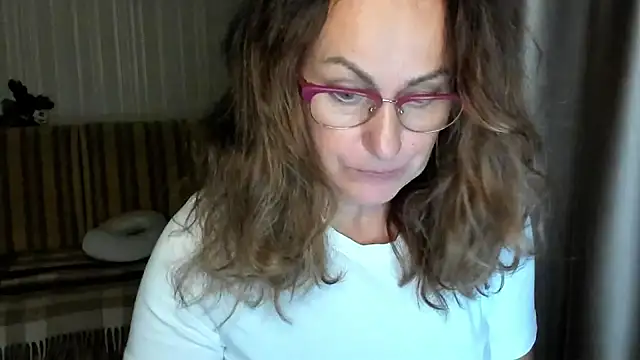 lauraoven online show from October 16, 2025, 3:42 pm