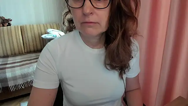 lauraoven online show from March 27, 2026, 6:55 am