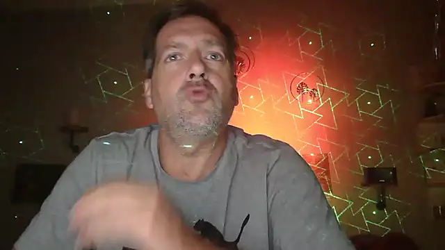 Snapshot of matrikes1 chatting on October 6, 2025, 5:57 pm matrikes1 online show from October 6, 2025, 5:57 pm