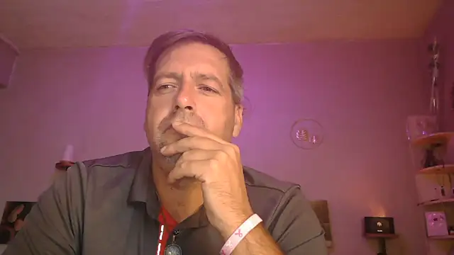 Snapshot of matrikes1 chatting on October 17, 2025, 1:35 pm matrikes1 online show from October 17, 2025, 1:35 pm