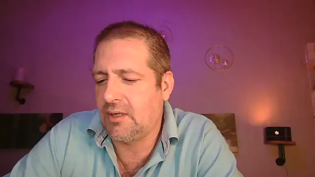 Snapshot of matrikes1 chatting on February 28, 2025, 6:52 pm matrikes1 online show from February 28, 2025, 6:52 pm