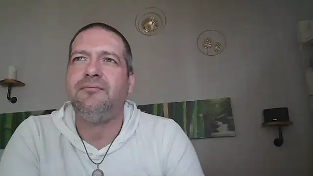 Snapshot of matrikes1 chatting on February 9, 2025, 1:46 pm matrikes1 online show from February 9, 2025, 1:46 pm