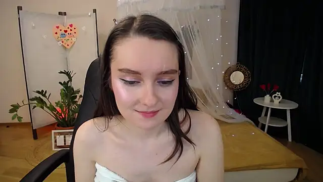 Snapshot of CloudGrace chatting on March 3, 2025, 6:20 am CloudGrace online show from March 3, 2025, 6:20 am