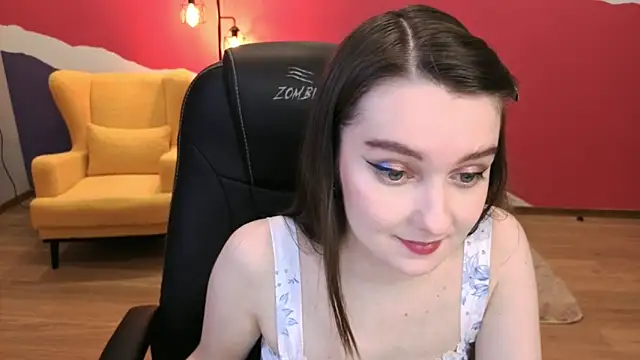 Snapshot of CloudGrace chatting on October 19, 2025, 6:21 pm CloudGrace online show from October 19, 2025, 6:21 pm