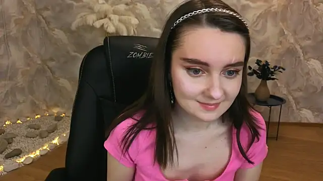 Snapshot of CloudGrace chatting on October 11, 2025, 6:20 pm CloudGrace online show from October 11, 2025, 6:20 pm