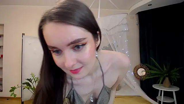Snapshot of CloudGrace chatting on March 14, 2025, 9:21 pm CloudGrace online show from March 14, 2025, 9:21 pm