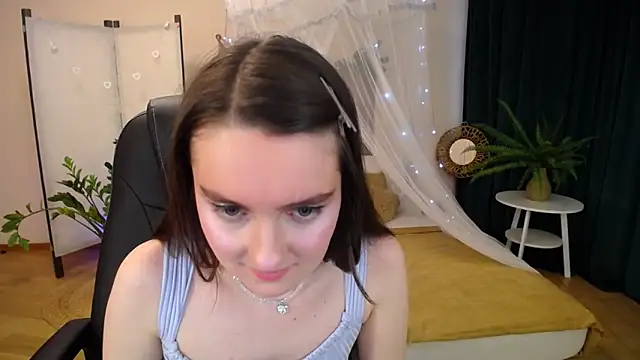 Snapshot of CloudGrace chatting on March 21, 2025, 9:23 am CloudGrace online show from March 21, 2025, 9:23 am